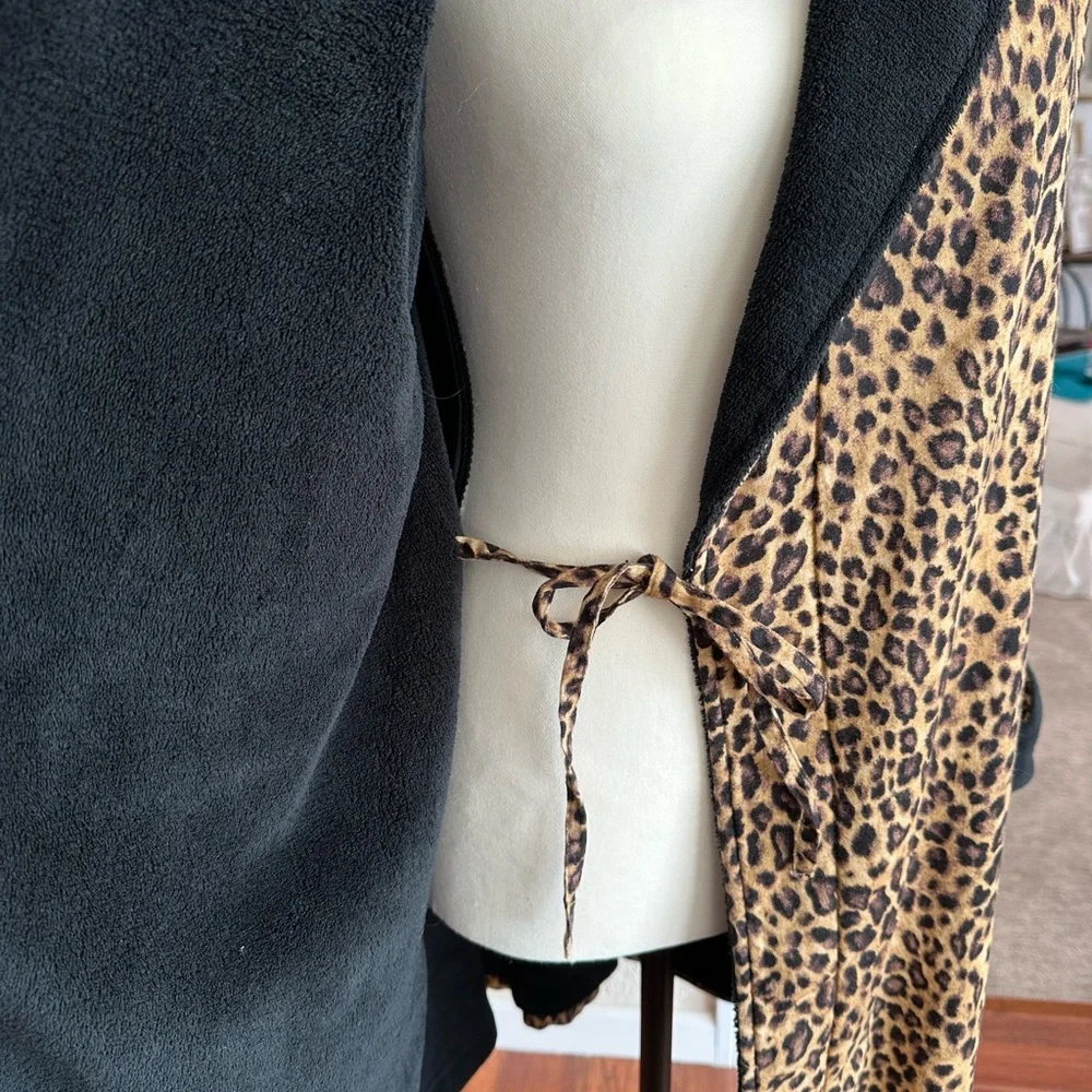 Ralph Lauren Leopard Print Robe with Black Trim size medium - Picture 4 of 7